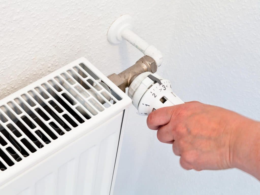 Chauffagiste tourner radiateur